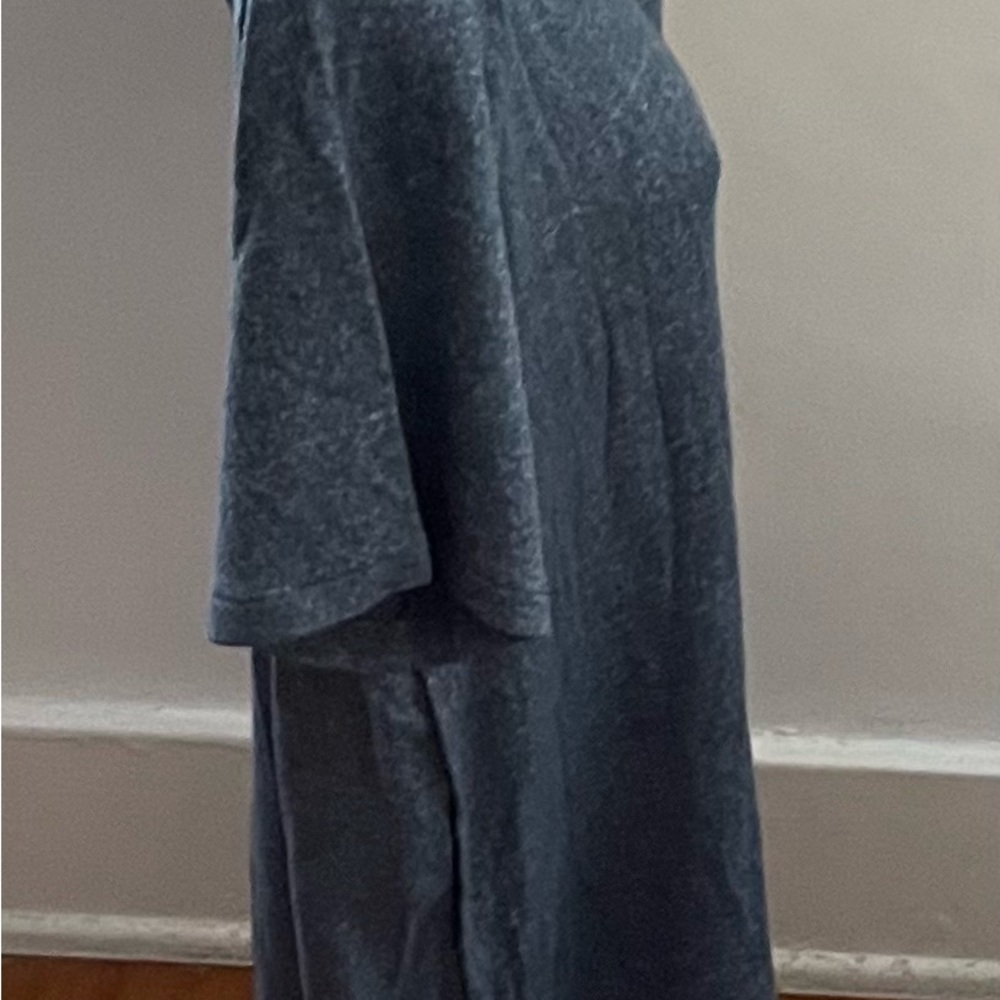Ann Taylor heather gray rayon round hem T-shirt, size M loungewear side slits - Picture 11 of 12